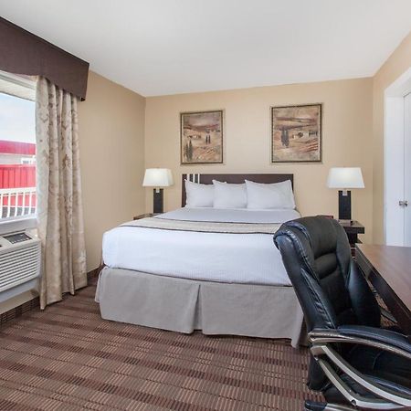 Econo Lodge Inn & Suites Medicine Hat Dış mekan fotoğraf