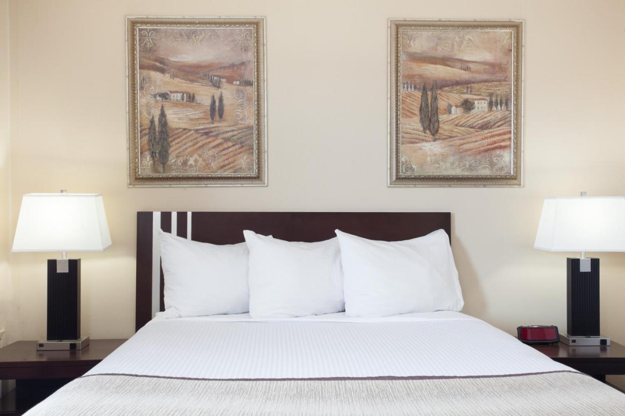 Econo Lodge Inn & Suites Medicine Hat Dış mekan fotoğraf