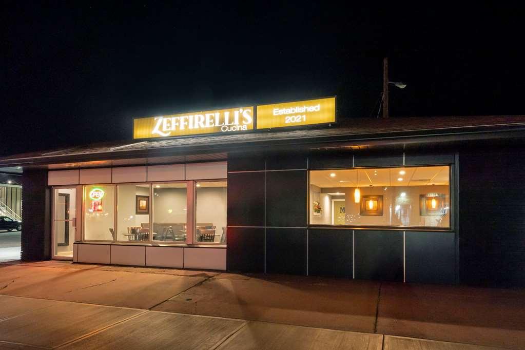 Econo Lodge Inn & Suites Medicine Hat Dış mekan fotoğraf