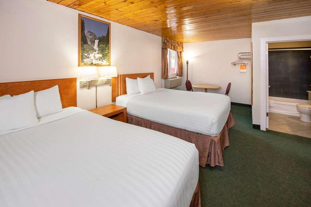 Econo Lodge Inn & Suites Medicine Hat Oda fotoğraf