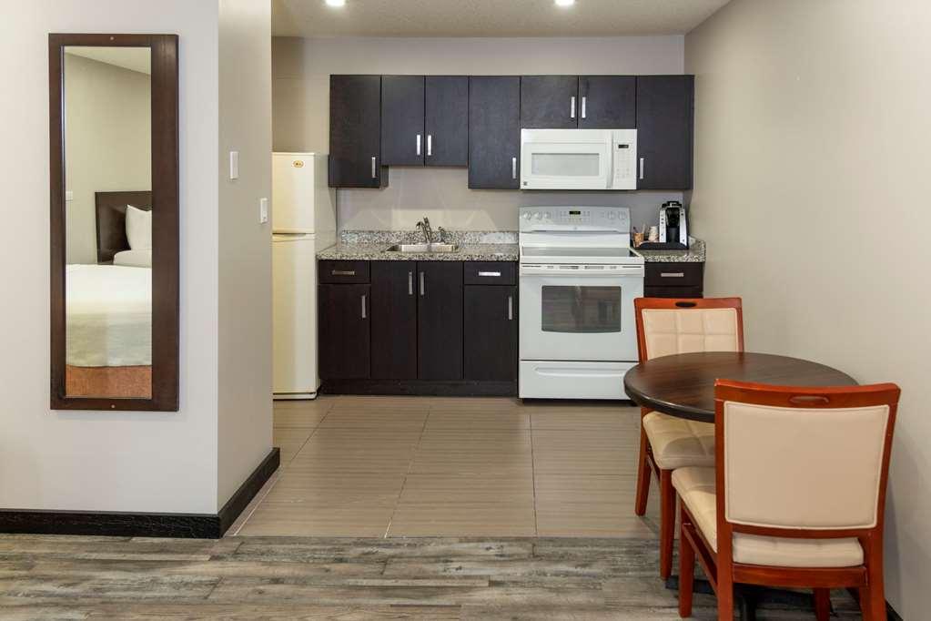 Econo Lodge Inn & Suites Medicine Hat Oda fotoğraf