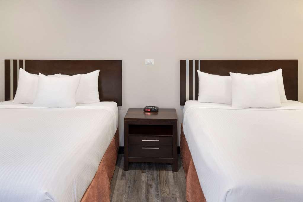 Econo Lodge Inn & Suites Medicine Hat Oda fotoğraf
