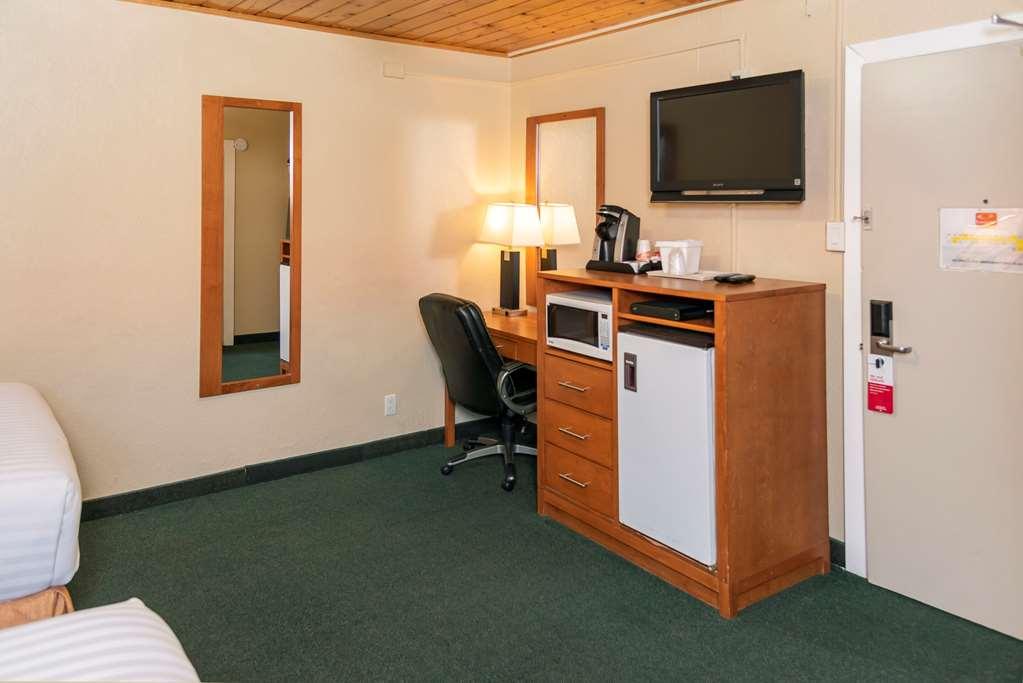 Econo Lodge Inn & Suites Medicine Hat Oda fotoğraf