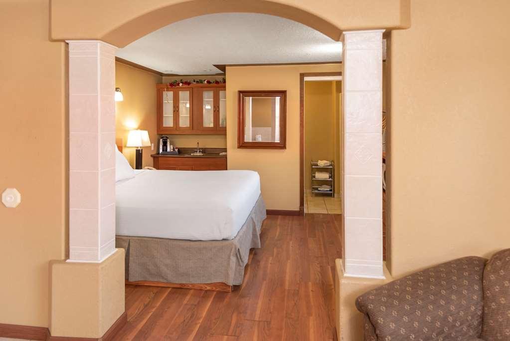 Econo Lodge Inn & Suites Medicine Hat Oda fotoğraf